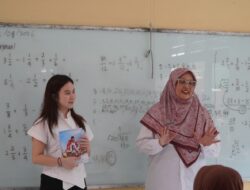 Dari SD hingga Pesantren, 5.000 Buku Tulis Disalurkan Maria Teresa untuk Pelajar Tangsel