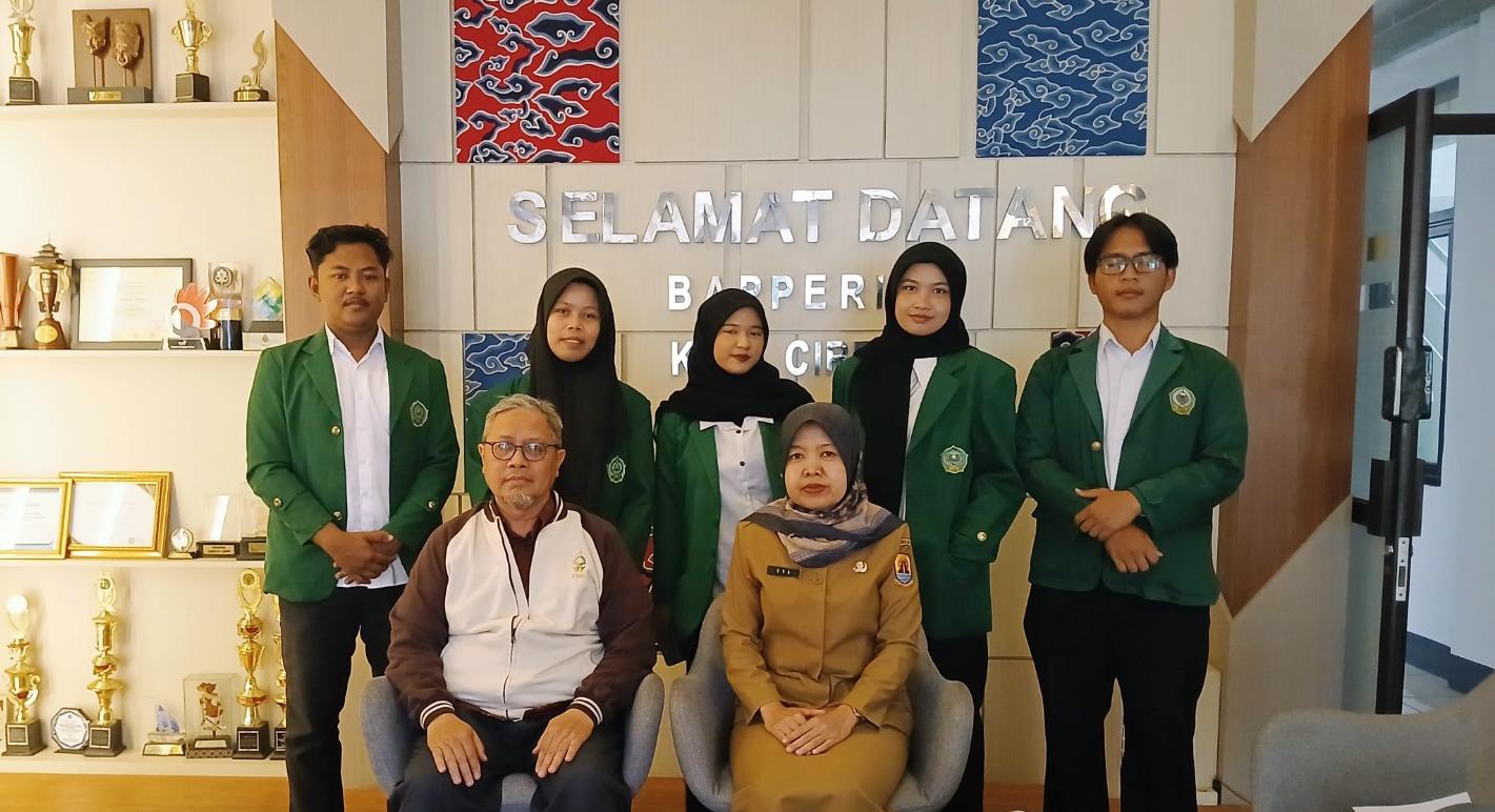 Lima mahasiswa UIN Siber Syekh Nurjati Cirebon mulai PPL di BAPPERIDA Kabupaten Cirebon untuk mengenal kerja pemerintahan.