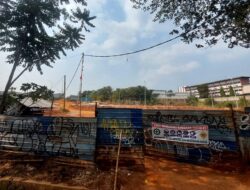 Pilar Saga Soroti Pool Taksi Listrik di Serua, PBG Belum Tercatat di Pemkot Tangsel