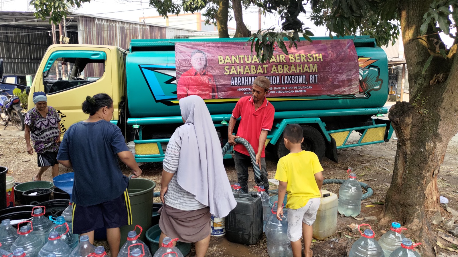 Dari kekeringan hingga persoalan rumah doa, Abraham Garuda Laksono mendorong pemerintah hadir memberi solusi bagi warga.