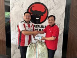 Peduli Dampak Erupsi Anak Krakatau, Banteng Banten dan Abraham Garuda Laksono Serahkan 5.000 Masker