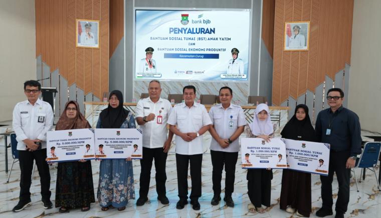 Sebanyak 430 warga Tangerang mendapat modal usaha Rp5 juta untuk mengembangkan usaha dan meningkatkan pendapatan keluarga.