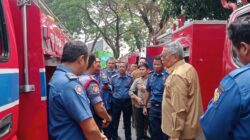 Damkar Tangsel menghadapi keterbatasan armada. Pemkot menyiapkan peremajaan mobil pemadam dan sarana pendukung mulai 2027.