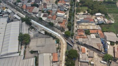 Pemkot Tangerang menyelesaikan empat proyek perbaikan jalan dan mengajak warga bersama-sama menjaga infrastruktur yang tersedia.