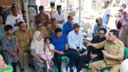 Bupati Maesyal Rasyid memastikan korban luka akibat pohon tumbang di Teluknaga mendapat pemeriksaan dan perawatan medis maksimal.