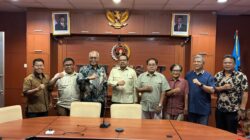 PWI dan Kepala Bakom RI membahas ekosistem informasi nasional, keberlangsungan pers, serta tata kelola media sosial di era digital.