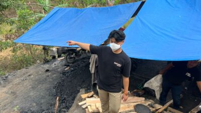 Polda Banten mengungkap lima lubang tambang batubara di Lebak. Sejumlah peralatan diamankan untuk penyelidikan lebih lanjut.