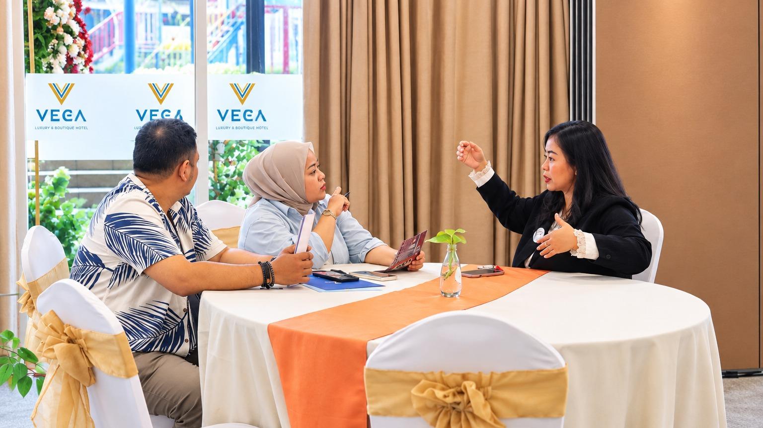 Calon pengantin bisa menemukan inspirasi pernikahan di Wedding Showcase Vega Hotel Gading Serpong dengan berbagai bonus dan penawaran.