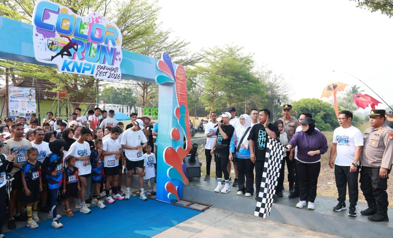 Color Run KNPI dan Liga Santri Pakuhaji meriahkan HUT kecamatan, dorong hidup sehat, kebersamaan warga, dan pembinaan atlet muda.