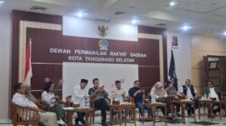 Komisi III DPRD Tangsel menekankan pencapaian target pendapatan daerah dan transparansi kebijakan fiskal dalam evaluasi triwulan III.