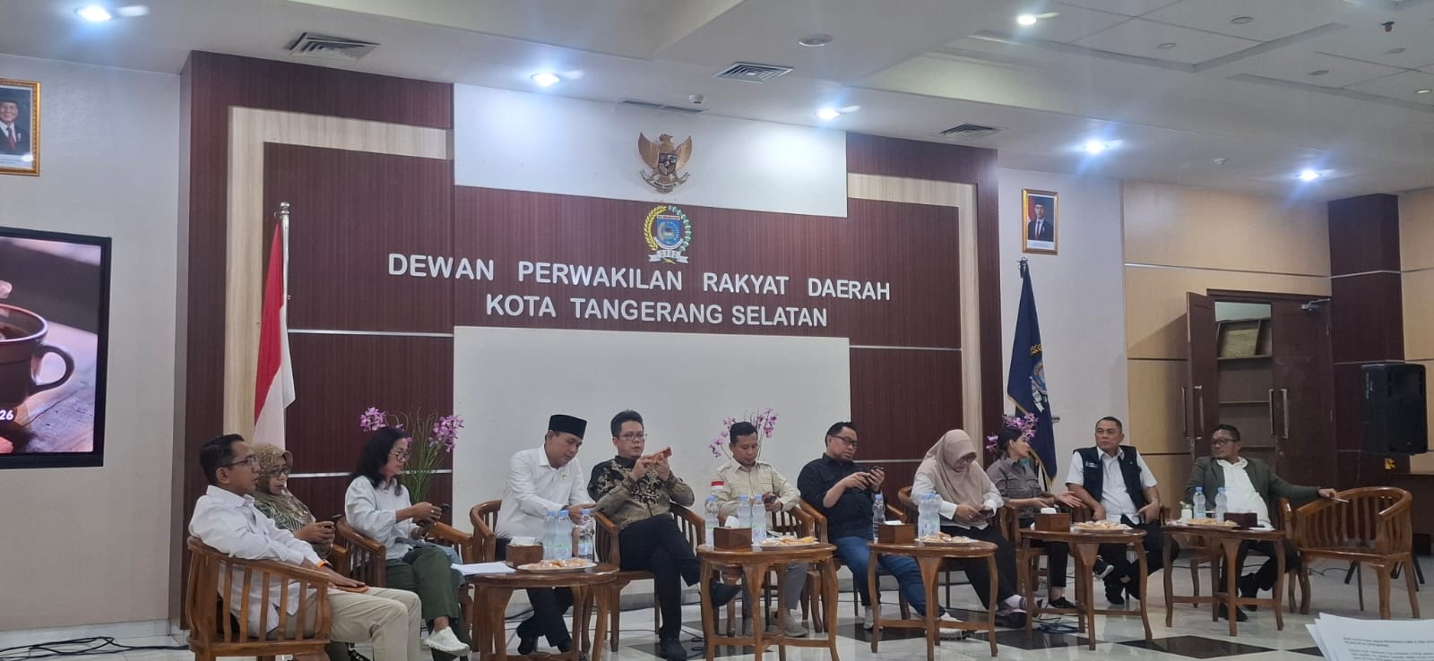 Komisi III DPRD Tangsel menekankan pencapaian target pendapatan daerah dan transparansi kebijakan fiskal dalam evaluasi triwulan III.
