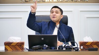 IHSG terjun 8,01 persen hingga memicu trading halt. Habib Idrus mendesak OJK memperketat pengawasan dan memperkuat perlindungan investor.