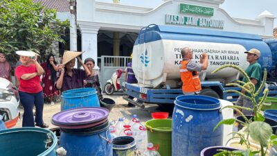 Perumdam TKR salurkan 2,5 juta liter air bersih untuk membantu warga Kabupaten Tangerang terdampak kekeringan akibat kemarau panjang.