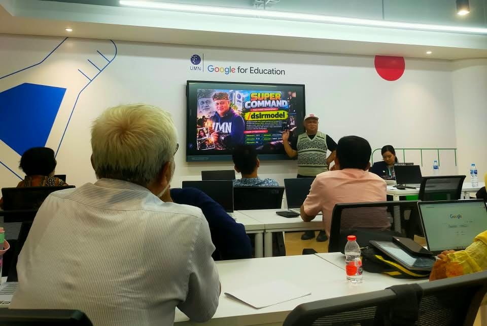 pelatihan AI di UMN Tangerang, strategi menyusun prompt AI yang efektif, etika penggunaan kecerdasan buatan