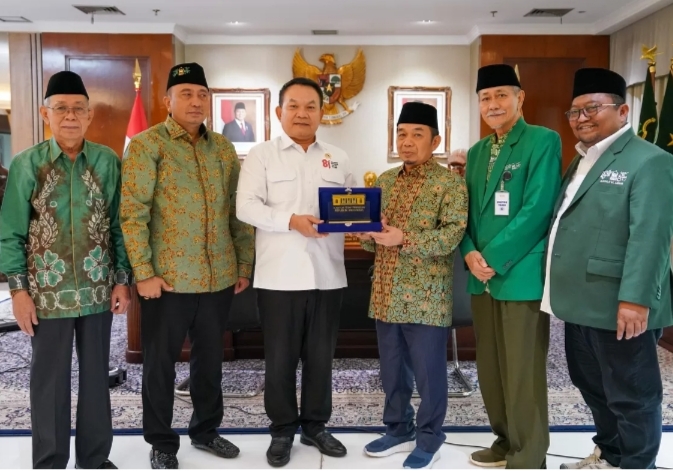 Dudung Abdurachman resmi menjabat Menko Polkam. PB Mathla’ul Anwar berharap sinergi dan kontribusinya bagi bangsa terus berlanjut.