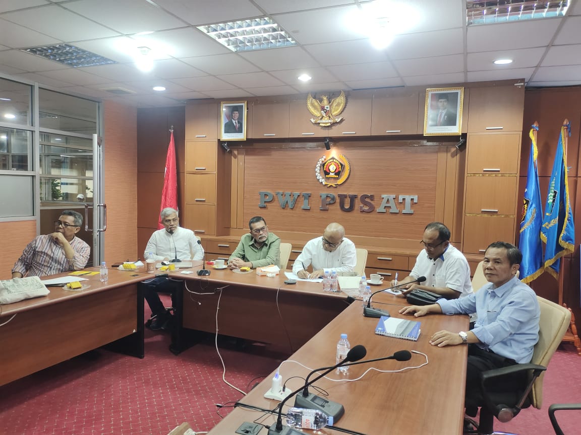 DK PWI Pusat menyebut Firdaus melakukan pelanggaran berat hingga dijatuhi sanksi pemberhentian penuh dari keanggotaan PWI.