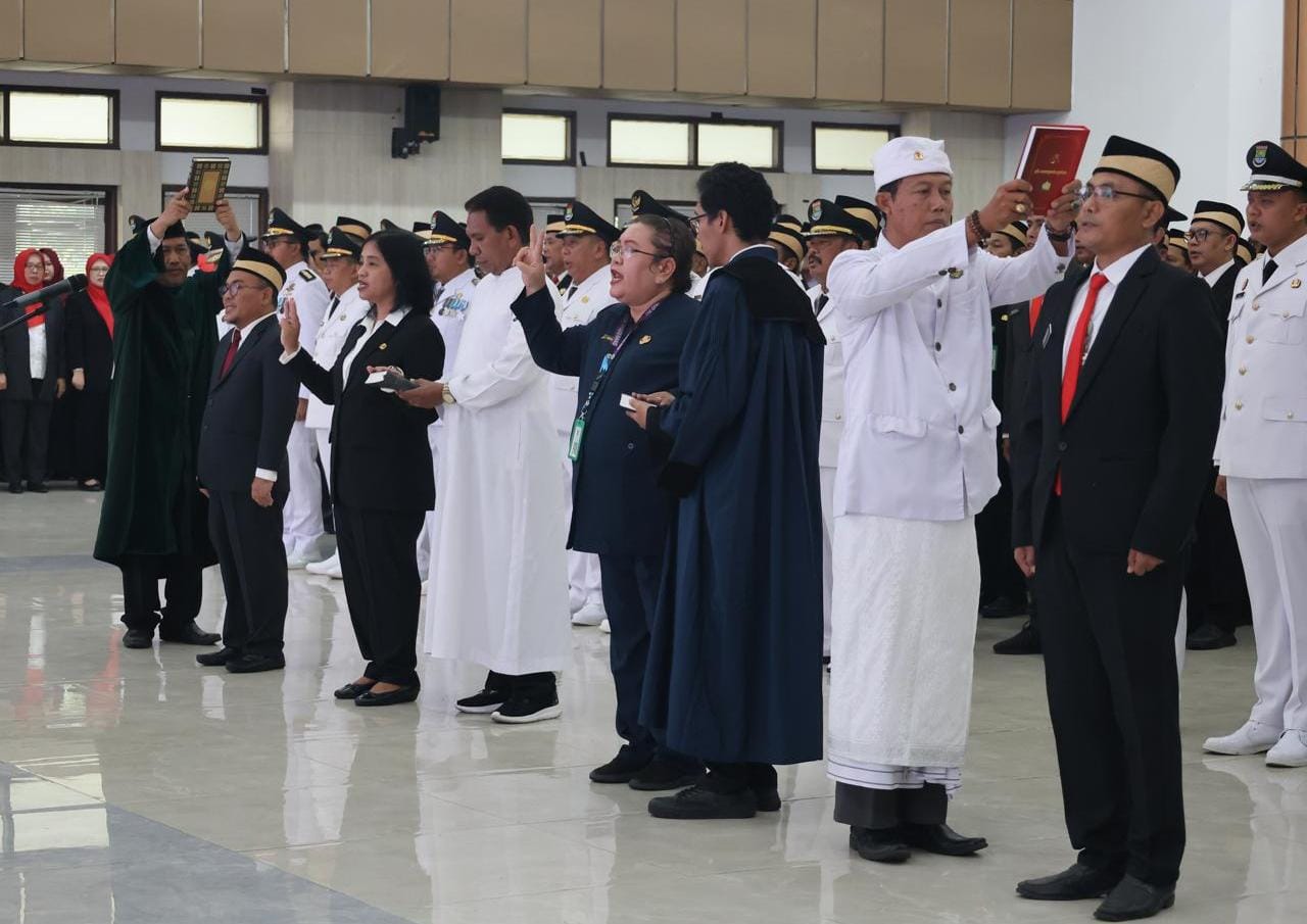 Sebanyak 362 PNS Kabupaten Tangerang dilantik, diikuti pergeseran sejumlah camat dan promosi pejabat sekretaris kecamatan.