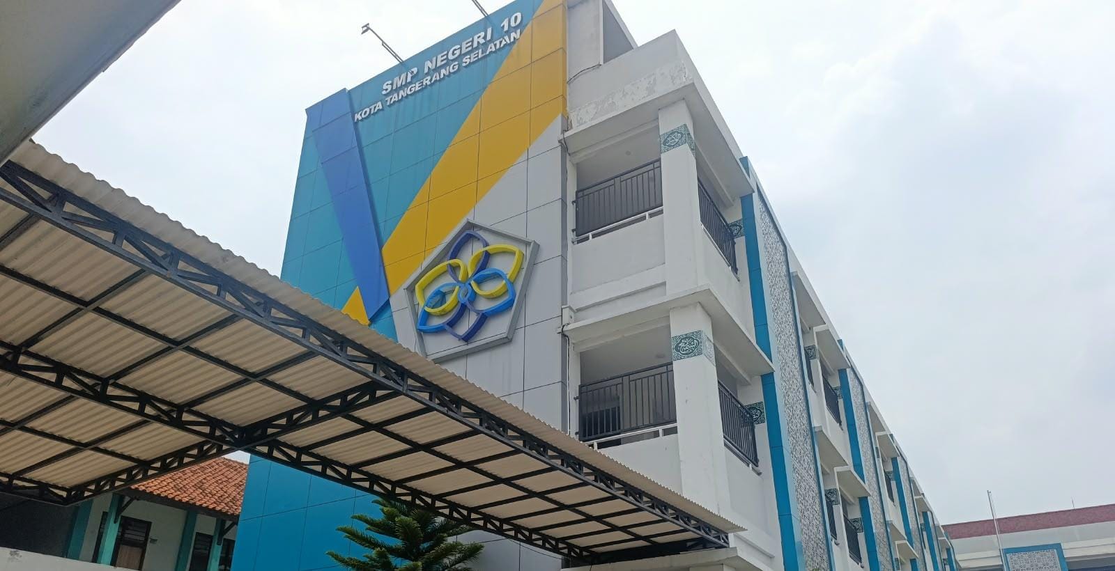Pemkot Tangsel mengecam perundungan di SMPN 10 dan memprioritaskan keselamatan pelajar melalui pendampingan medis serta psikologis.