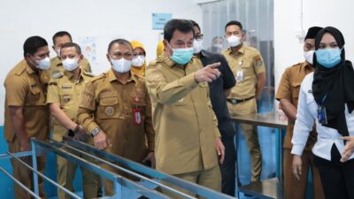 SPPG Parahu 2 membuka lapangan kerja bagi 43 warga lokal. Program MBG turut memberi dampak ekonomi bagi masyarakat desa.