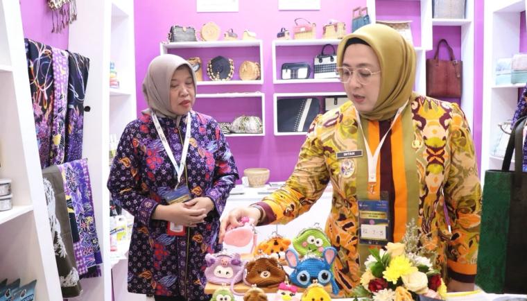 Wabup Intan mengajak pelaku UMKM Kabupaten Tangerang memanfaatkan TEI ke-41 untuk memperluas pemasaran dan menjangkau pasar baru.