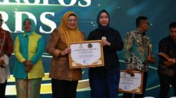 Sejumlah pejabat Kabupaten Tangerang meraih penghargaan Tangerang Pos Awards 2026 yang diharapkan meningkatkan kualitas pelayanan publik.