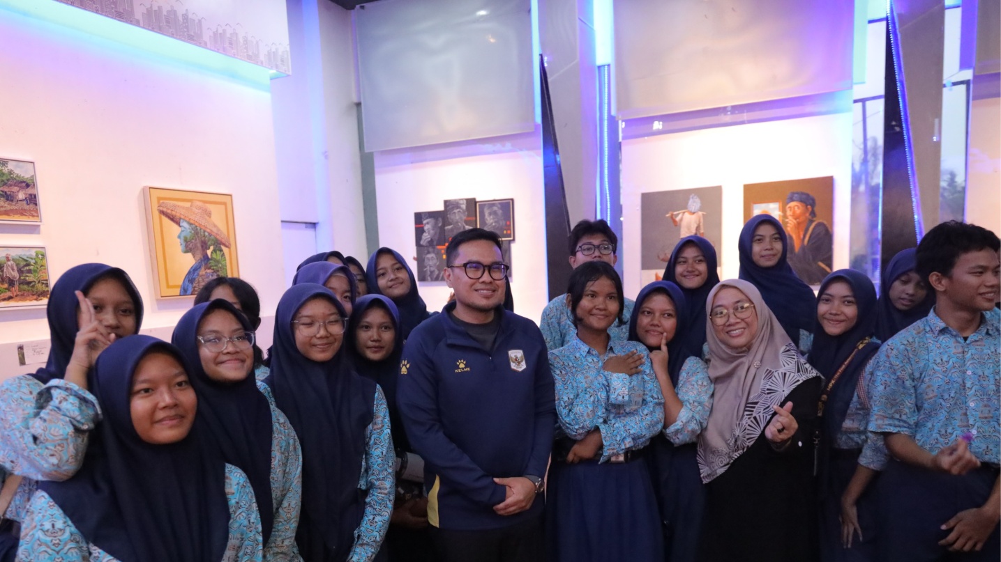 Pameran Nganjang Ka Baduy di City Gallery Tangsel menampilkan karya lukisan hasil kunjungan ke wilayah Baduy, Kabupaten Lebak, Banten.
