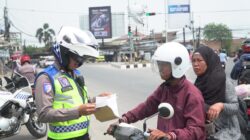 Polda Banten mengingatkan pengendara melengkapi SIM dan surat kendaraan dalam Operasi Patuh Maung 2026 demi keselamatan di jalan.