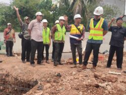 Pilar Saga Soroti Sampah di Aliran Kali Tangsel, Infrastruktur Banjir Harus Didukung Peran Warga